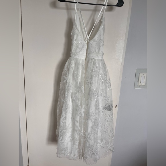 NEW LULUS SIZE SMALL WHITE FLORAL WEDDING MIDI DRESS SEQUIN TULLE BABYSHOWER $98 - Picture 6 of 10